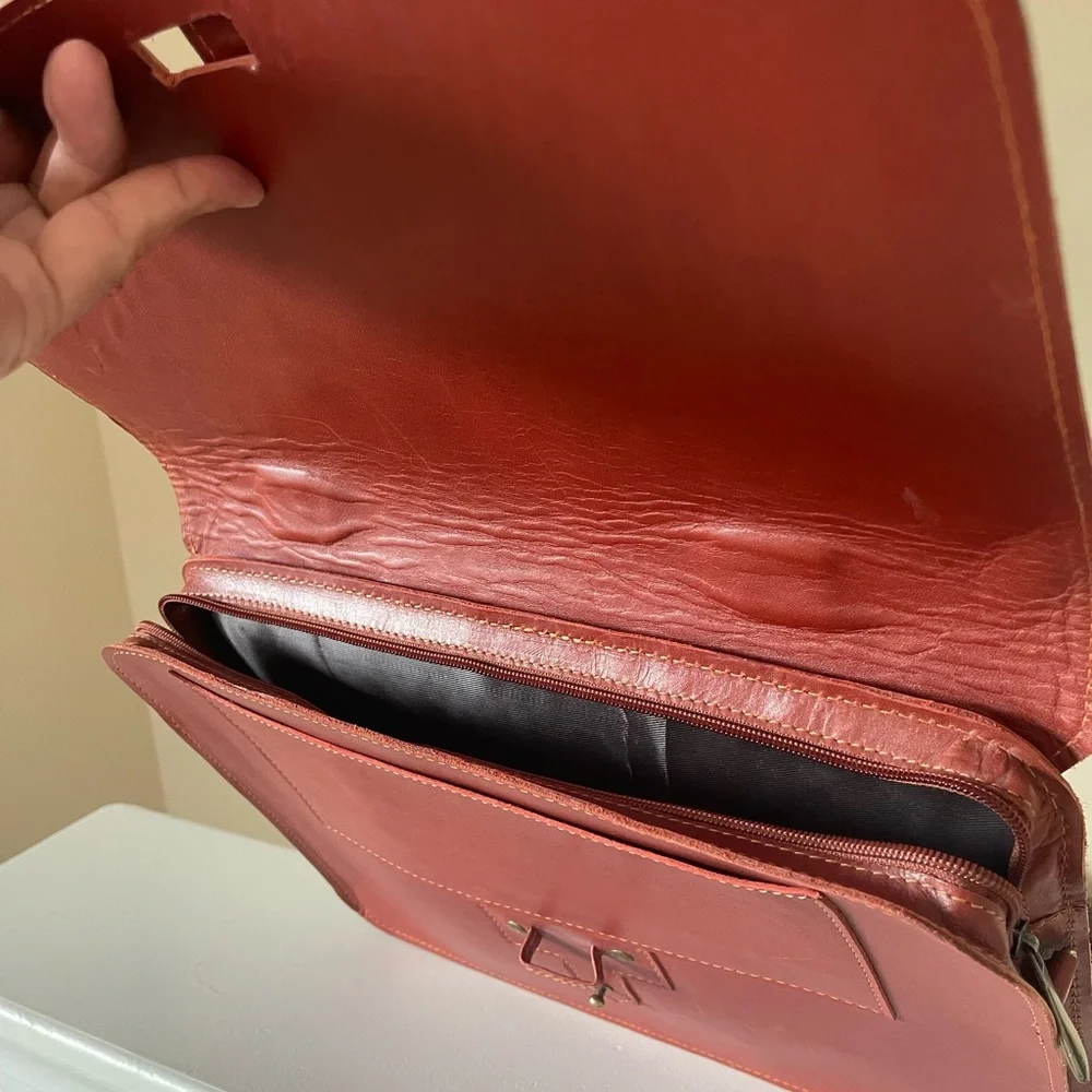 NWOT Elegant Brown Leather Men's Bag - Picture 4 of 4